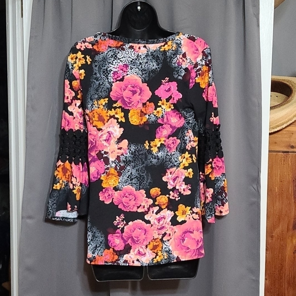 New Directions Soft Colorful Floral Blouse Size‎ S - Picture 2 of 7
